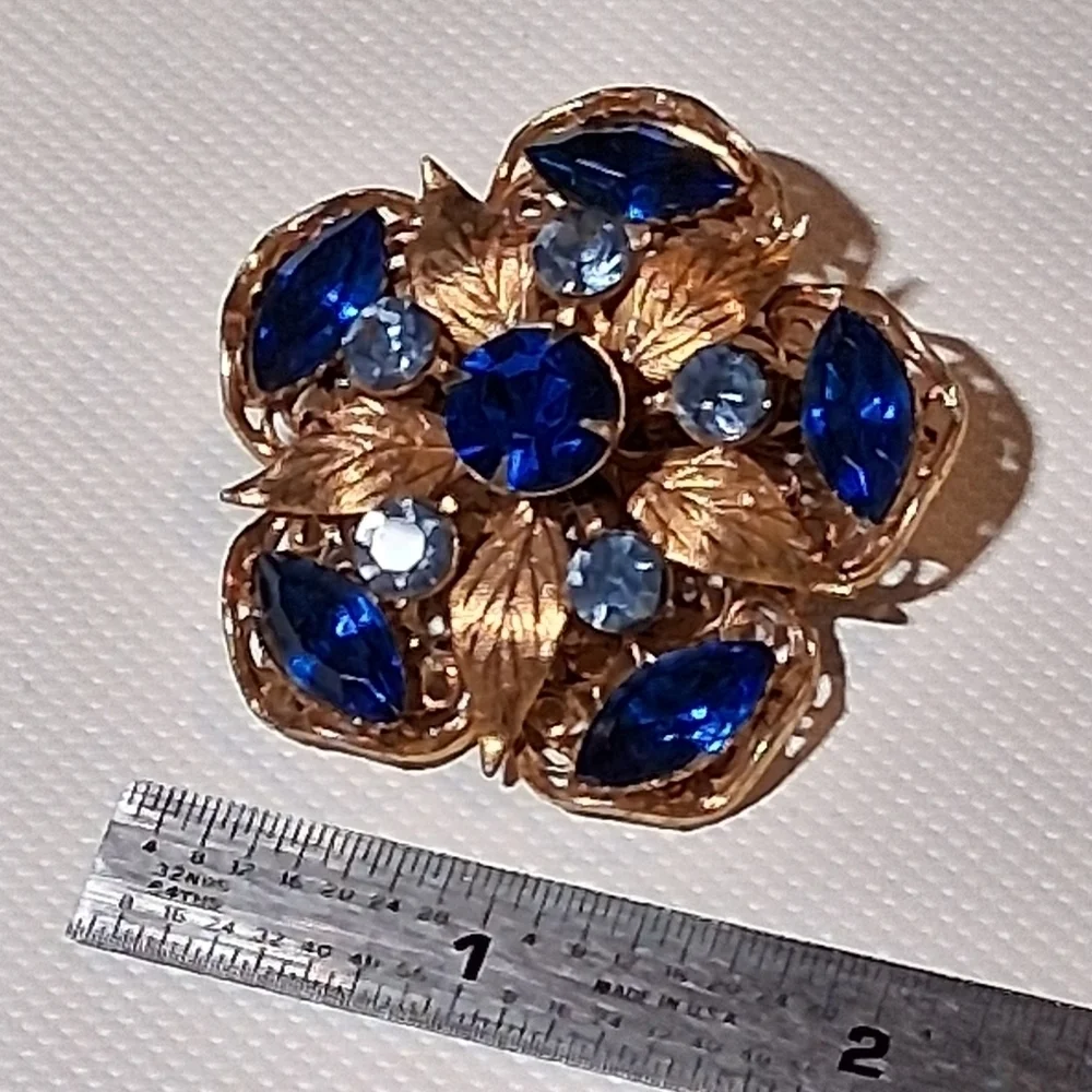 * Vintage Peacock Blue Rhinestones Flower Pin Brooch